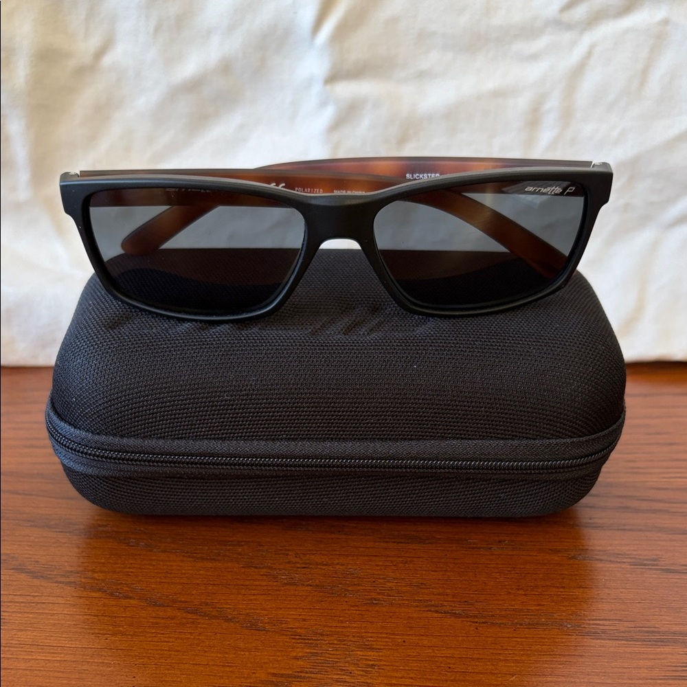 Arnette Slickster Polarized Sunglasses with Case EUC